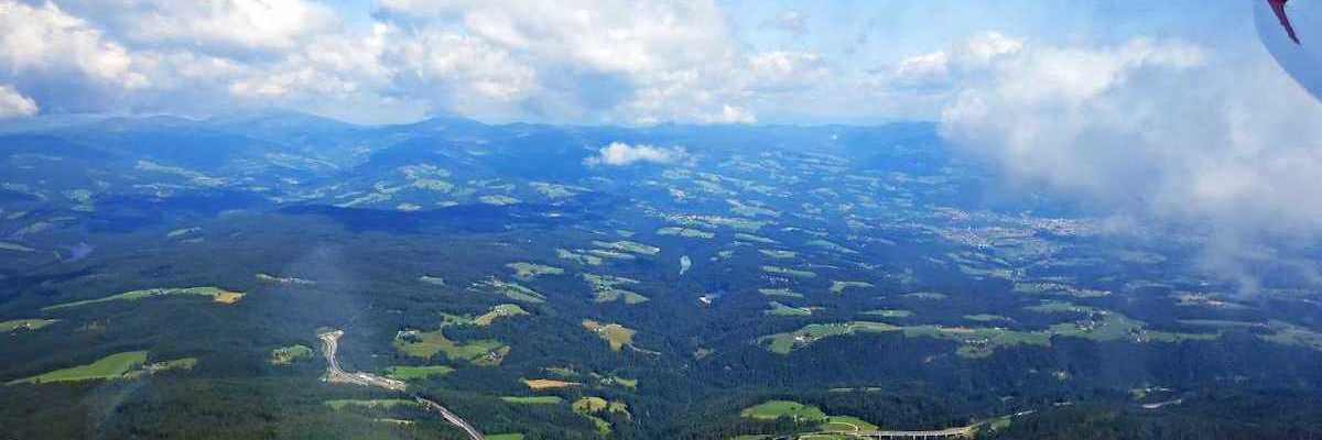 Flugwegposition um 07:57:20: Aufgenommen in der Nähe von Gemeinde Modriach, 8583 Modriach, Österreich in 1762 Meter